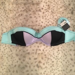 Victoria’s Secret strapless bikini top. Size 32C.